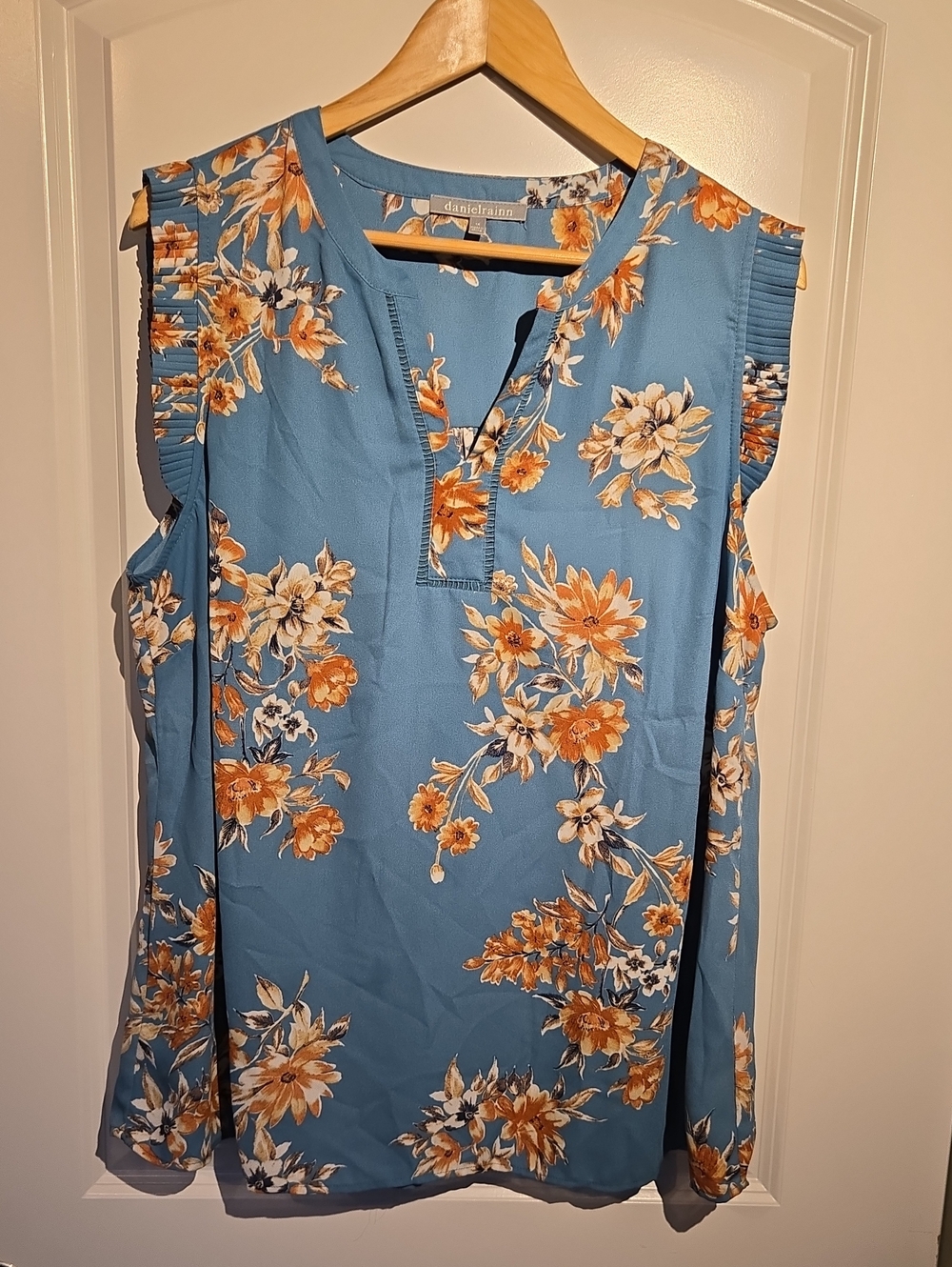 Daniel Rainn Blue & Orange Floral Sleeveless V-Notch Camisole